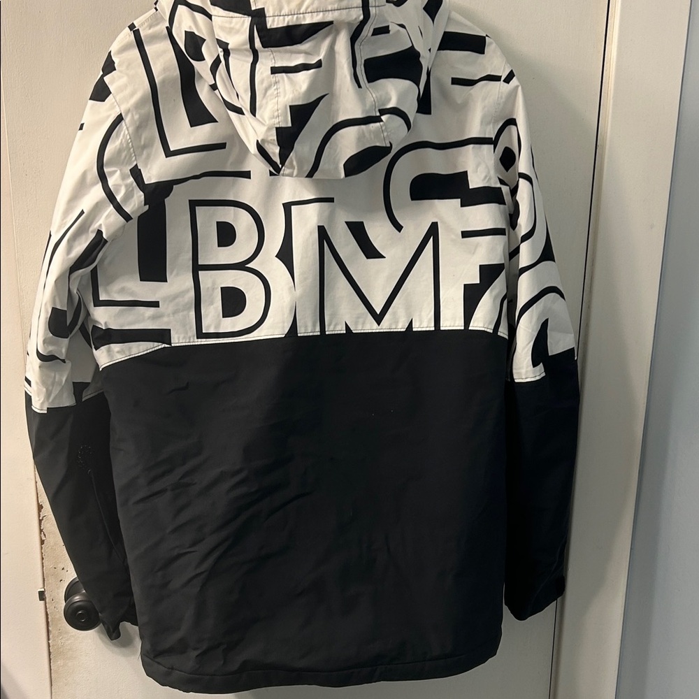 Columbia Men's Black and White Ski Jacket - Picture 5 of 5